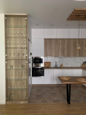 Кухня «Кухня - гостинная Силк Сноу Дуб Галифакс Woodlux»