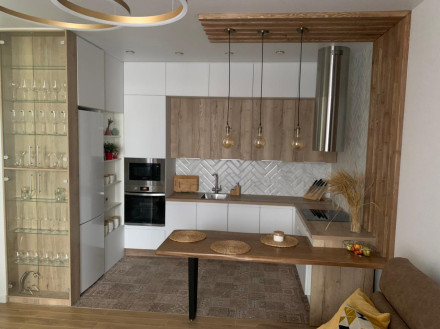 Кухня «Кухня - гостинная Силк Сноу Дуб Галифакс Woodlux»